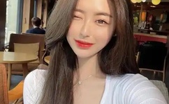 躺床上丝袜老阿姨